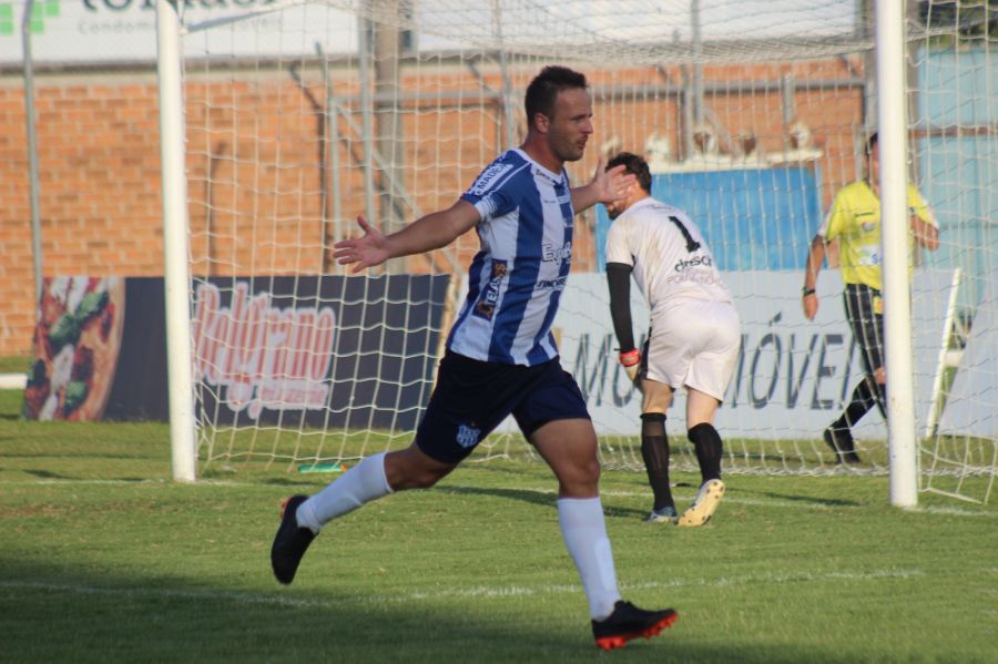 Esportivo ganha do Igrejinha e sobe na tabela