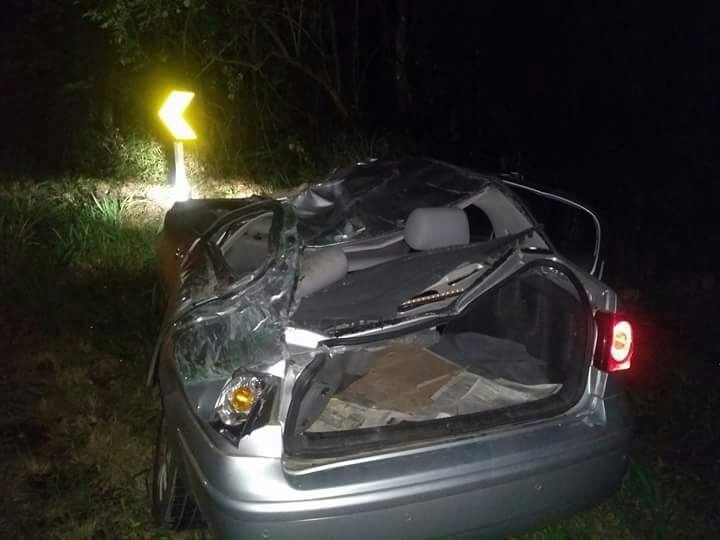 Carreta de Garibaldi passa por cima de automóvel na Serra das Antas