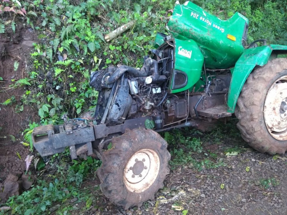 Agricultor fica ferido em acidente com trator no interior de Monte Belo