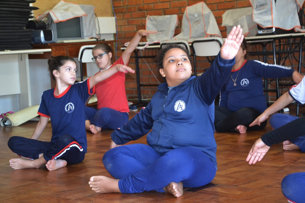 Projeto social ensina balé e dança de rua para mais de 60 crianças em Garibaldi