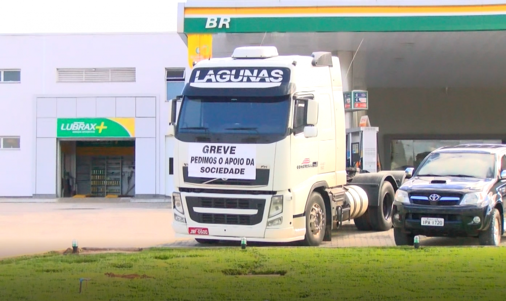 Caminhoneiros protestam na BR 470 no trecho de Garibaldi