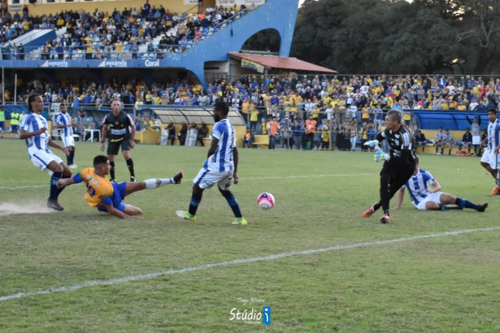 Esportivo leva 3 do Pelotas e é desclassificado nas quartas de final