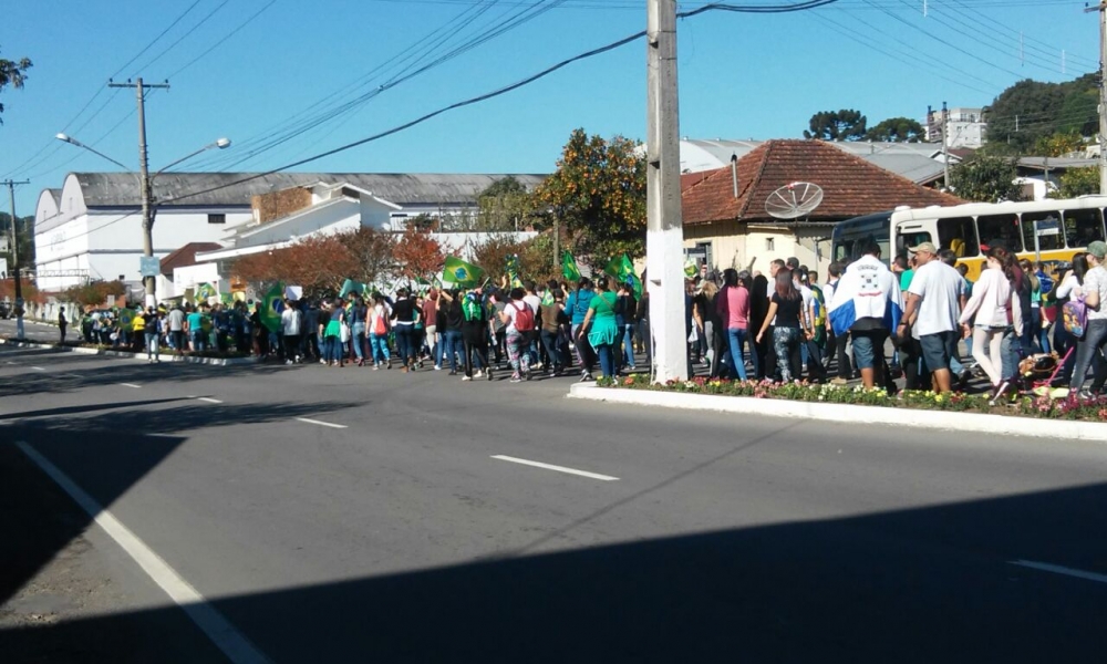 Seguem os protestos em Garibaldi, Carlos Barbosa e Bento