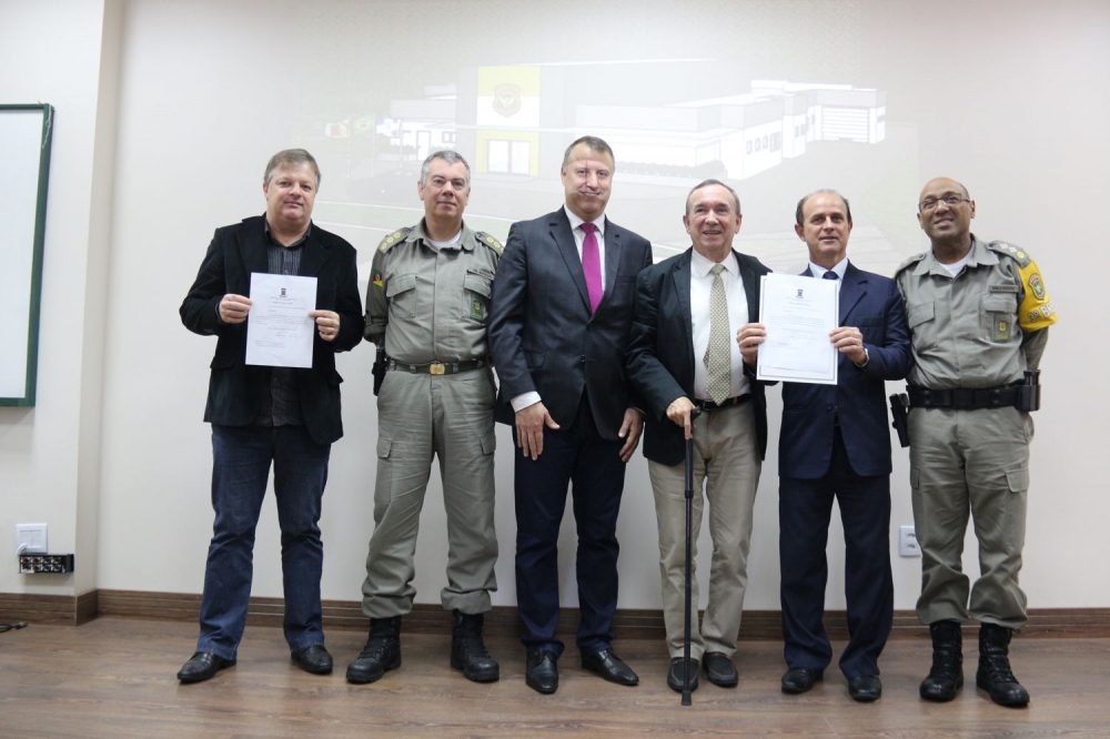 Prefeitos de Garibaldi e Carlos Barbosa apresentam projeto do Batalhão Rodoviário