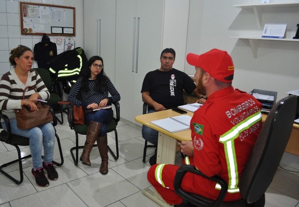 Bombeiros de Carlos Barbosa e Garibaldi realizam simulado de incêndio