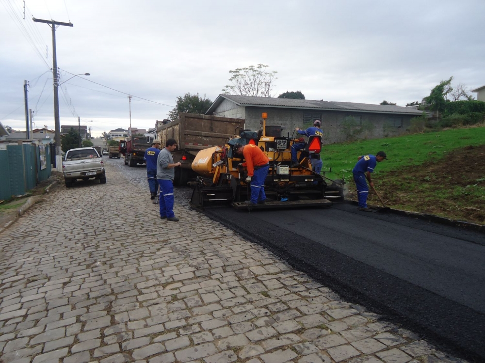 Mais bairros ganham pavimentação em Garibaldi