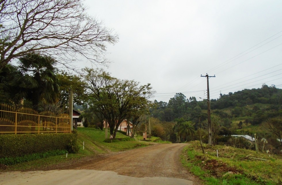 Estrada da Linha Vitória em Carlos Barbosa receberá pavimentação asfáltica 