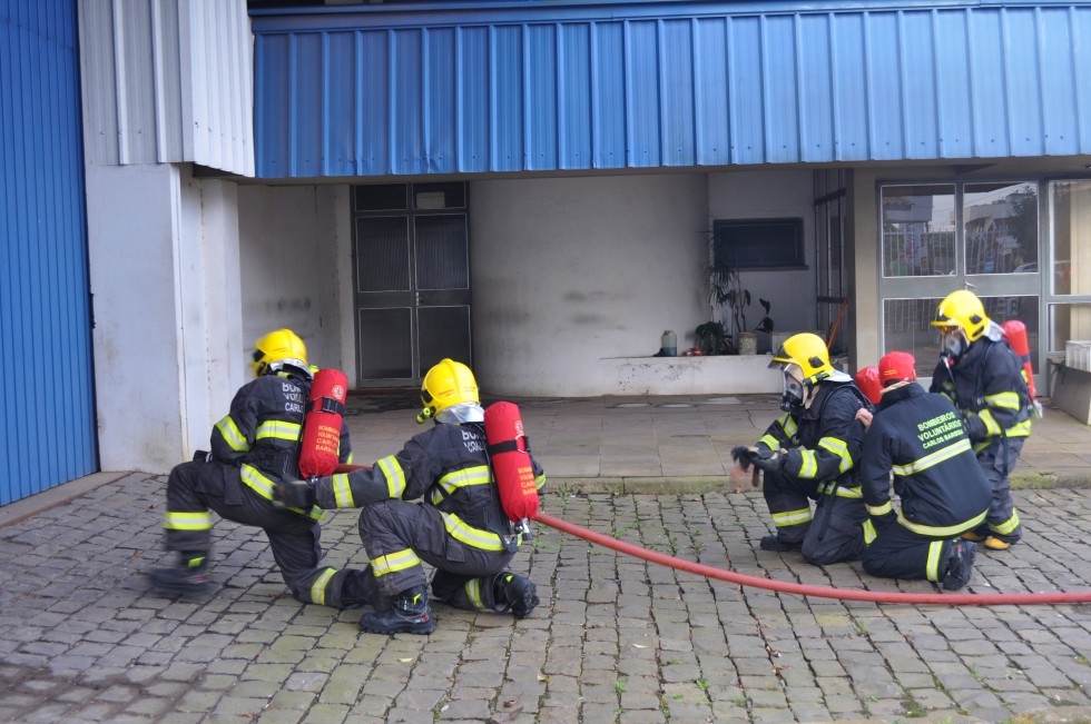 Bombeiros de Carlos Barbosa realizaram simulação de incêndio