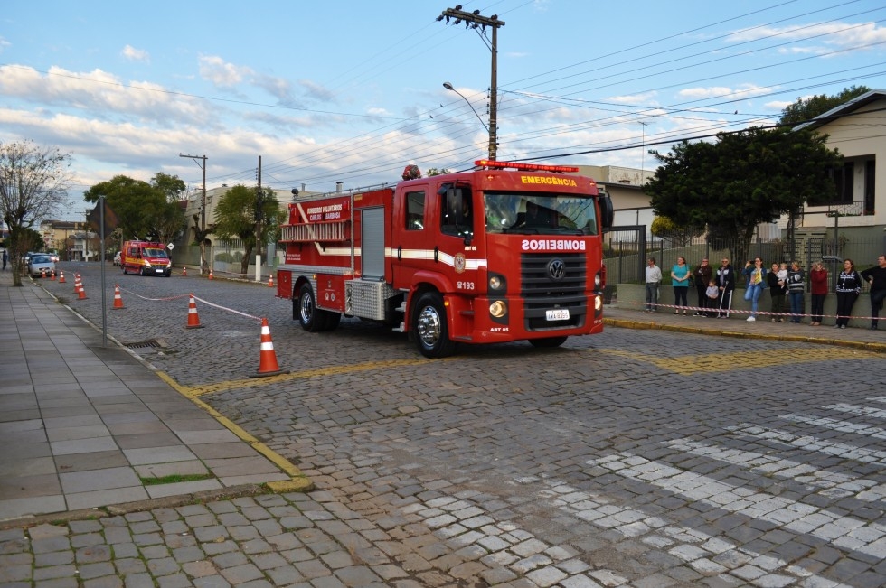 Bombeiros de Carlos Barbosa realizaram simulação de incêndio
