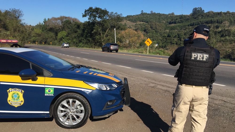 Em apenas uma hora, PRF flagra 100 motoristas acima da velocidade na BR 470