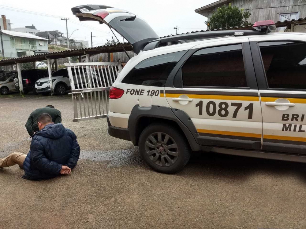 Homens são presos após tentativa de golpe e fuga em alta velocidade