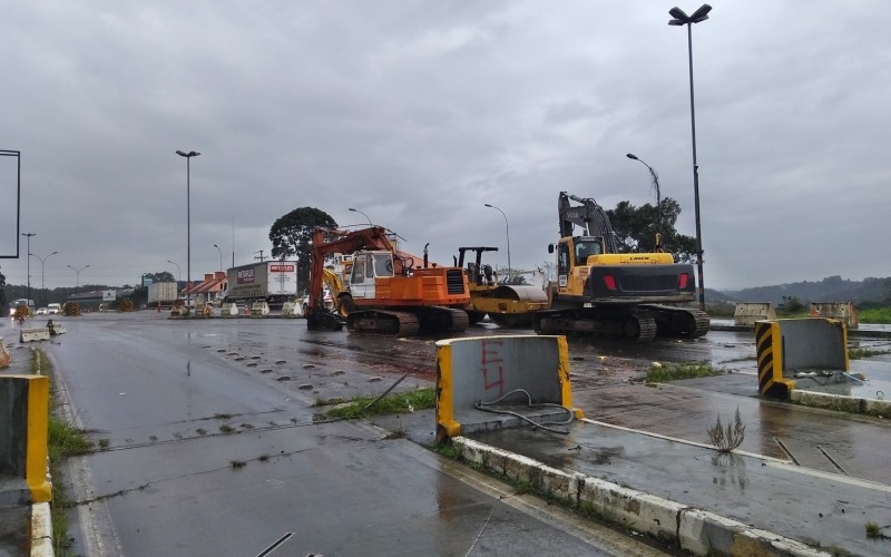 Deve durar três semanas a retirada da antiga praça de pedágio na ERS 122