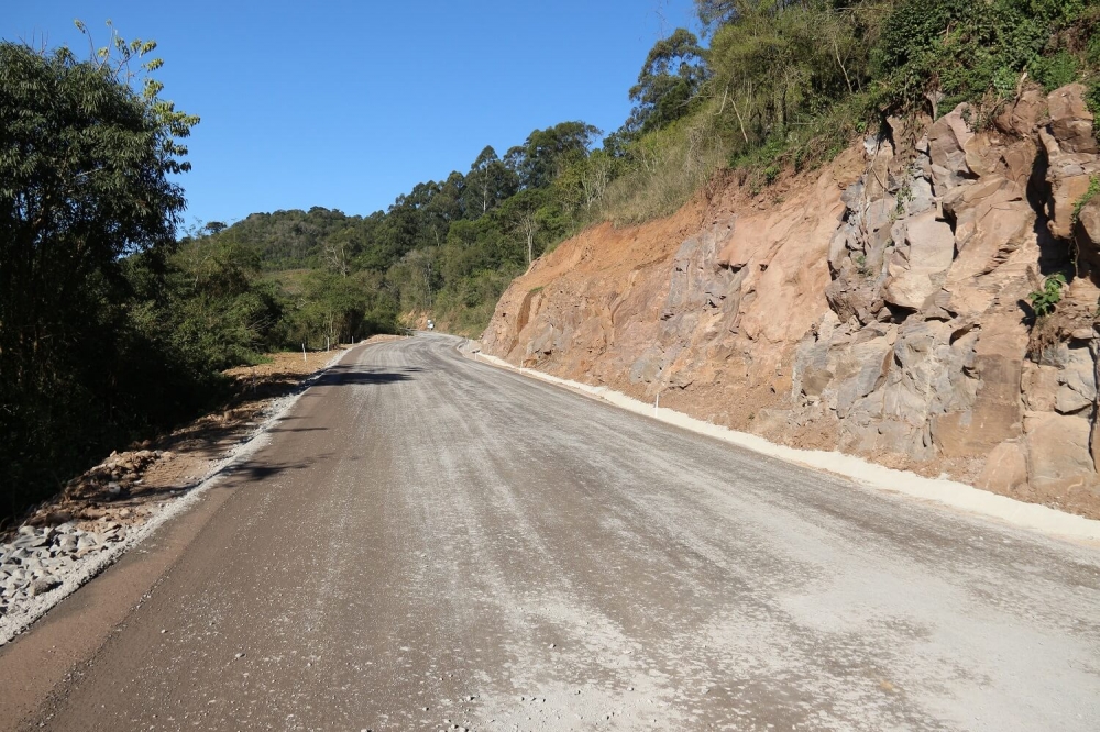 Estrada Araripe/Araújo deve ser pavimentada na próxima semana