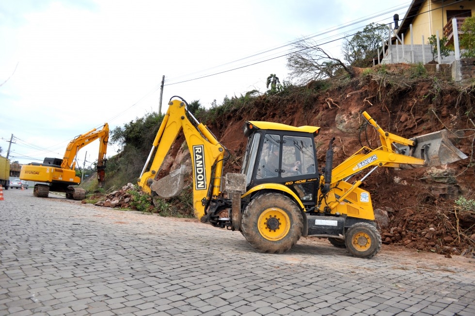 Trecho da Buarque de Macedo em Carlos Barbosa recebe limpeza