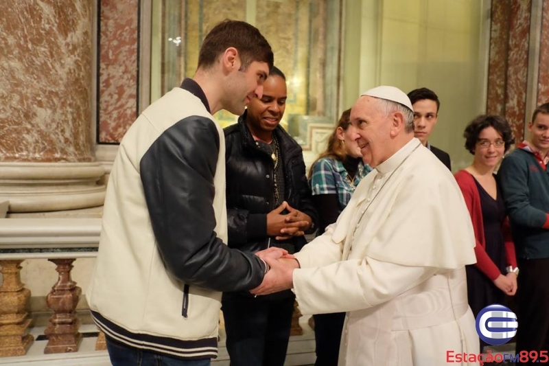 Jovem de Carlos Barbosa é recebido pelo Papa Francisco