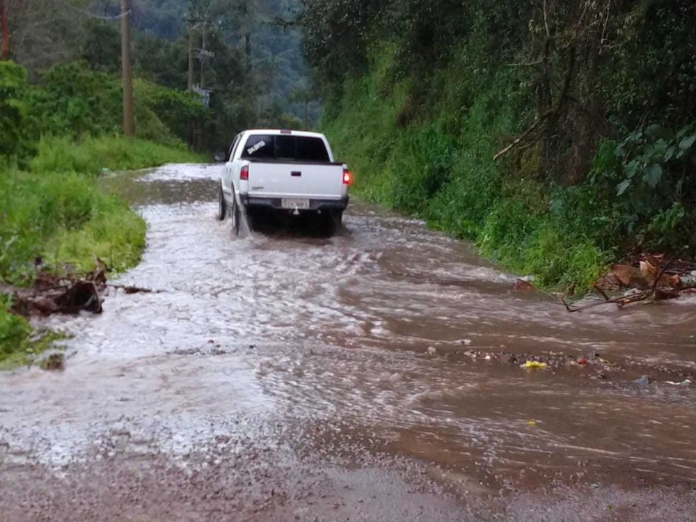 Com mais de 60 milímetros de chuva, Bento registra alagamentos e deslizamentos