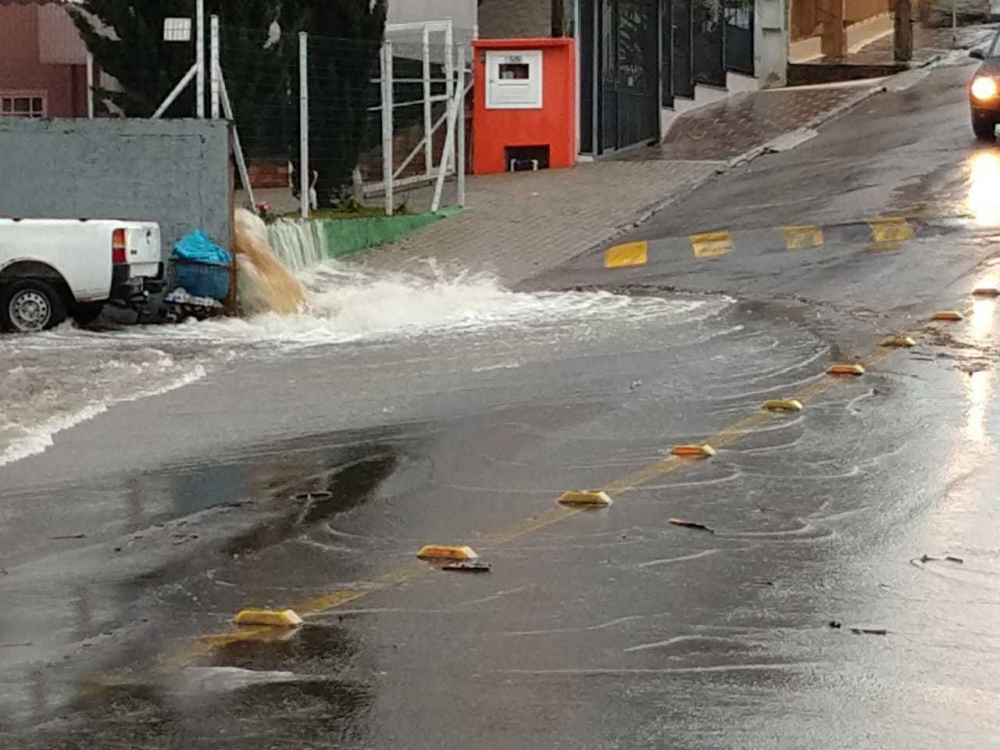 Com mais de 60 milímetros de chuva, Bento registra alagamentos e deslizamentos