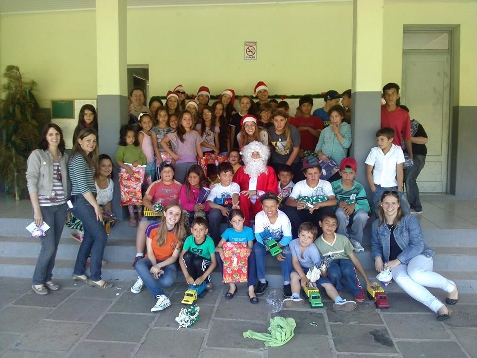 Natal do LEO Clube Garibaldi faz a alegria de crianças carentes