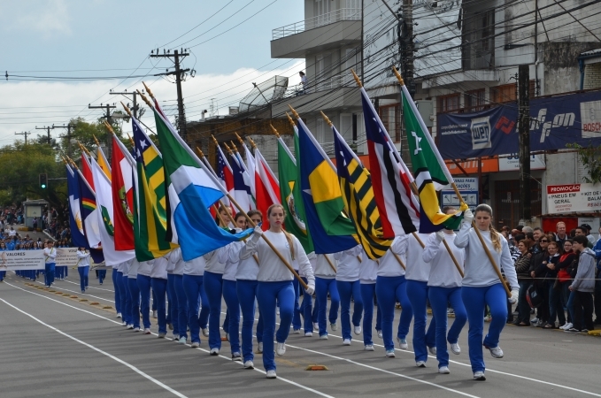 Cerca de 100 entidades irão participar dos desfiles em Bento, Carlos Barbosa e Garibaldi