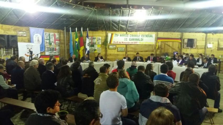 Vereadores de Garibaldi fazem sessão no Galpão Crioulo
