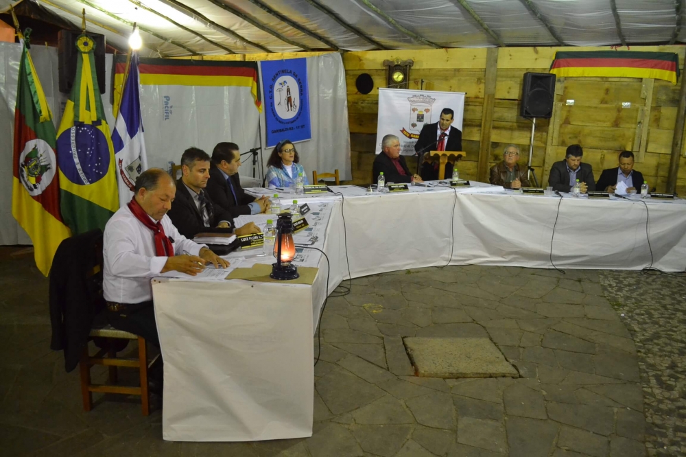 Câmara e Garibaldi aprova seis projetos em sessão realizada no Galpão Crioulo