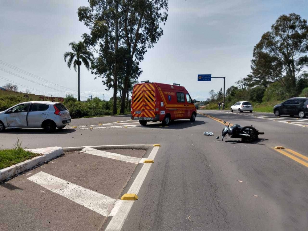 Mulher fica ferida em acidente no trevo da Rota do Sol