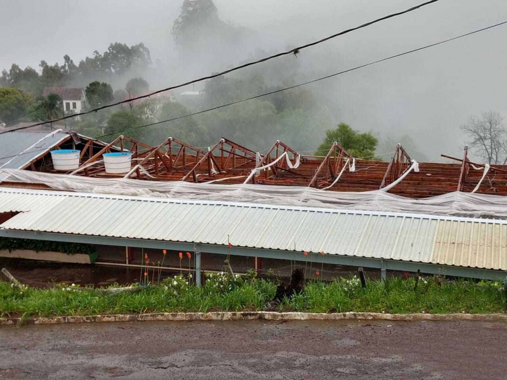 Temporal causa estragos em Carlos Barbosa e Bento Gonçalves