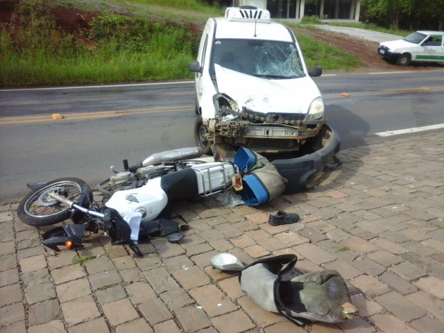 Motociclista fica ferido em acidente no Vale dos Vinhedos