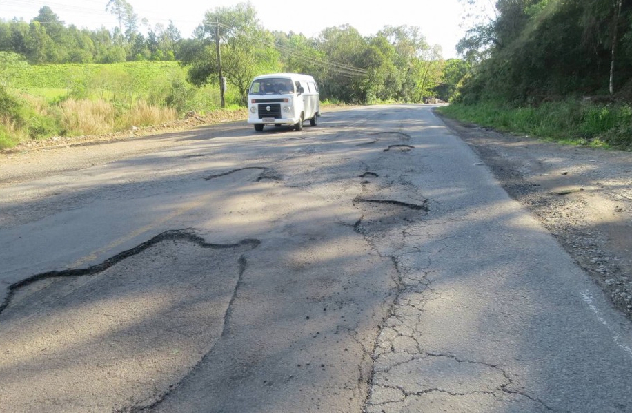 Continua intransitável trecho da VRS - 813 entre Garibaldi e Farroupilha