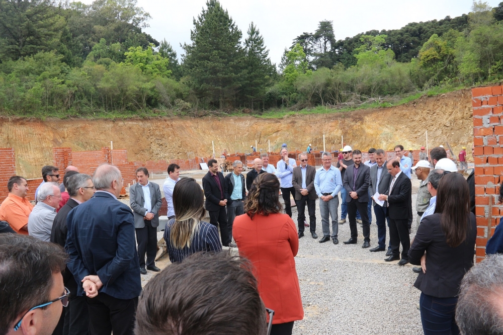 Autoridades e investidores visitam construção do Batalhão Rodoviário em Garibaldi