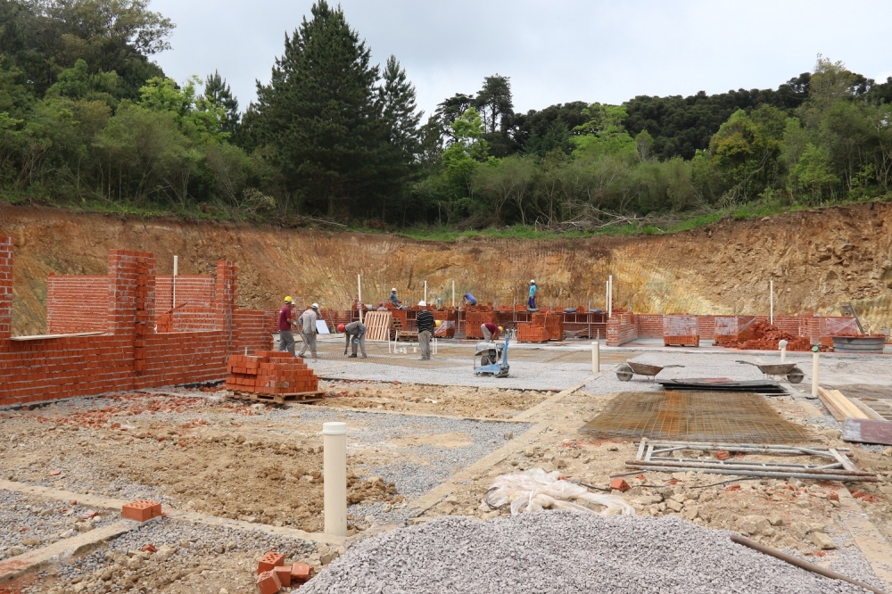 Autoridades e investidores visitam construção do Batalhão Rodoviário em Garibaldi