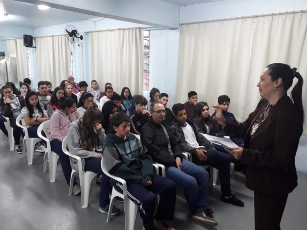 Mais de 400 alunos participaram do programa OAB vai á Escola em Bento Gonçalves