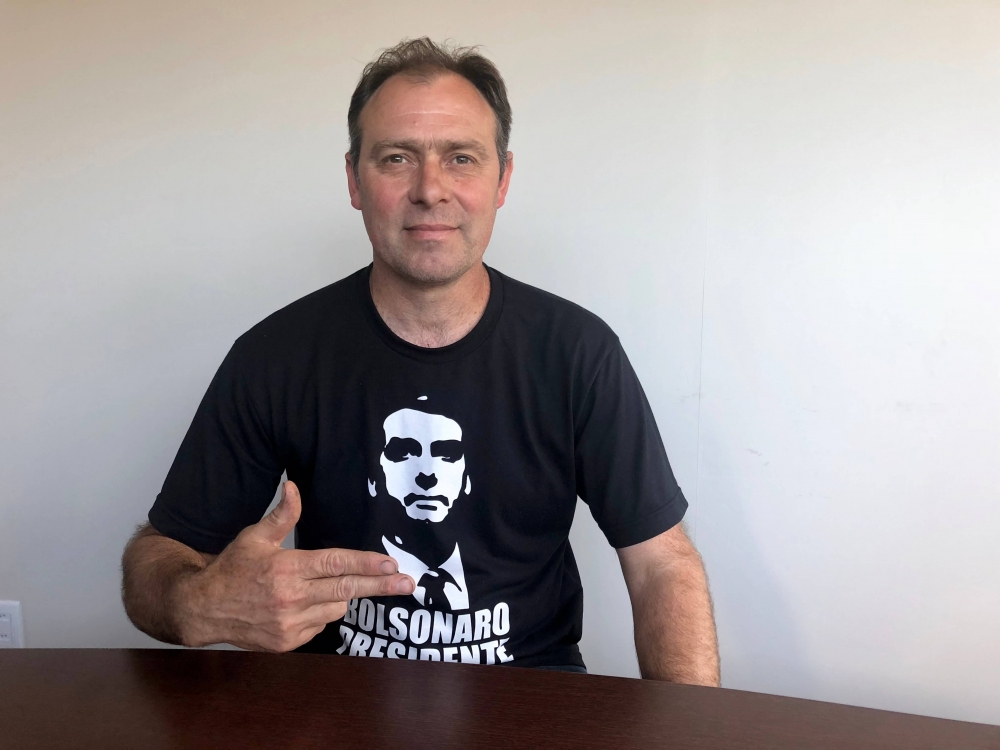 Presidente do PSL comemora vitória de Bolsonaro