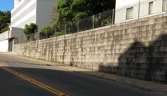 Motociclista morre após colisão contra muro em Bento Gonçalves