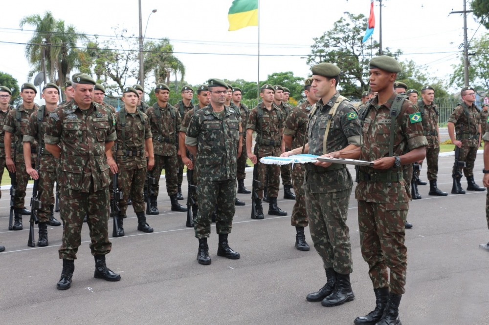 Formatura comemora os 43 anos do 6º Batalhão do Exército em Bento Gonçalves
