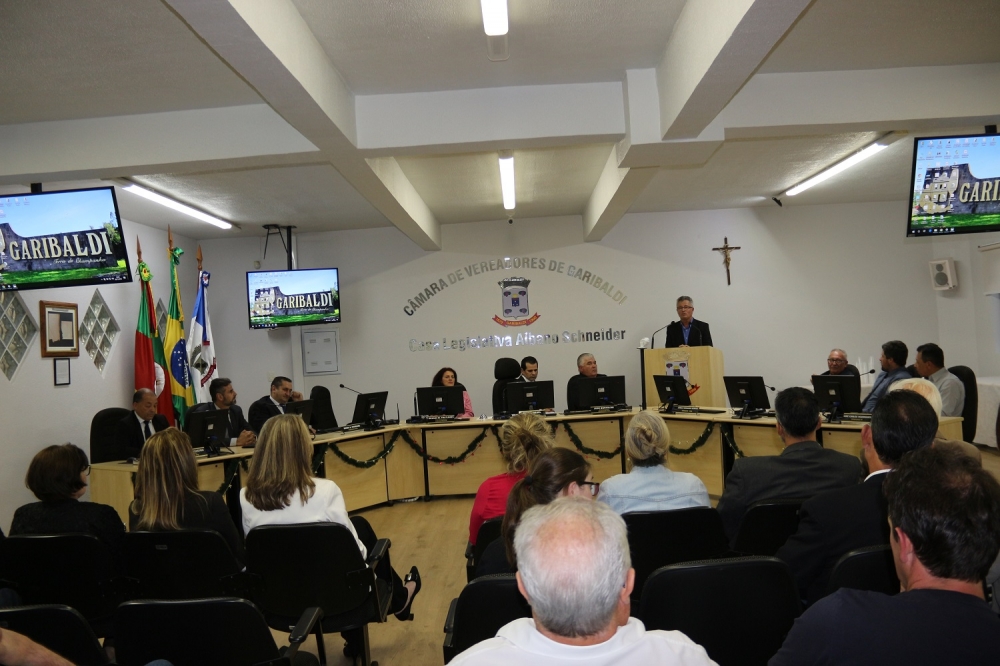 Câmara de Garibaldi reinaugura galera de ex-presidentes e inaugura Galeria de Vereadoras