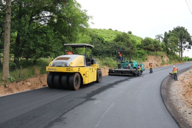 Pavimentação da Estrada do Sabor na reta final