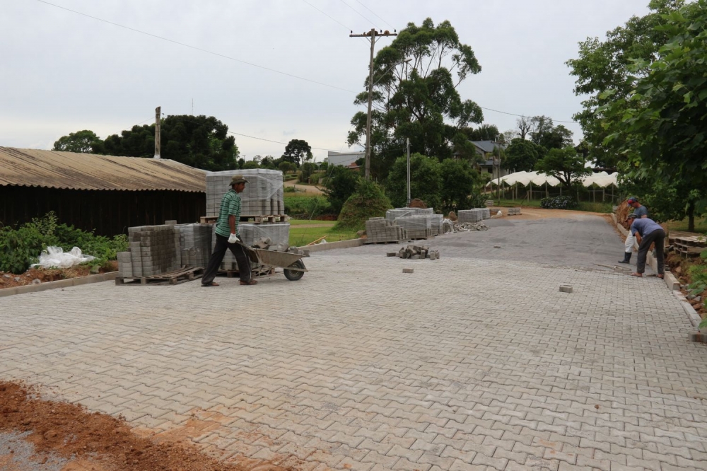 Pavimentação da Estrada do Sabor na reta final