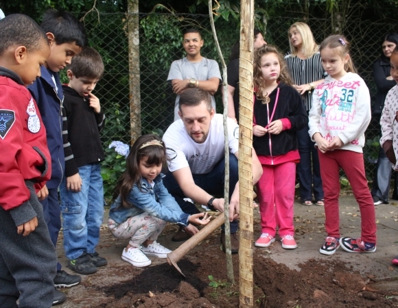  Bento Gonçalves realiza o maior plantio de árvores da história