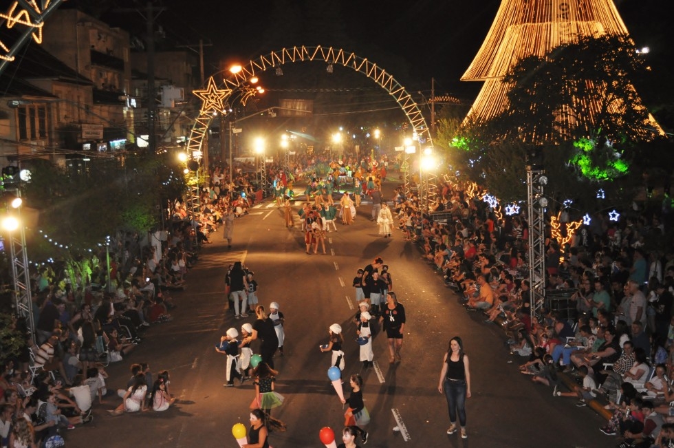 Parada de Natal neste sábado a noite em Carlos Barbosa