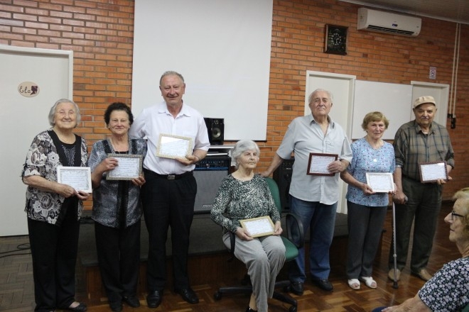 Ex-presidentes do Grupo de Idosos Giuseppe Garibaldi recebem homenagem