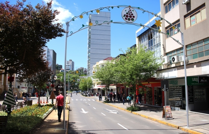 Decoração Natalina começa enfeitar Bento Gonçalves