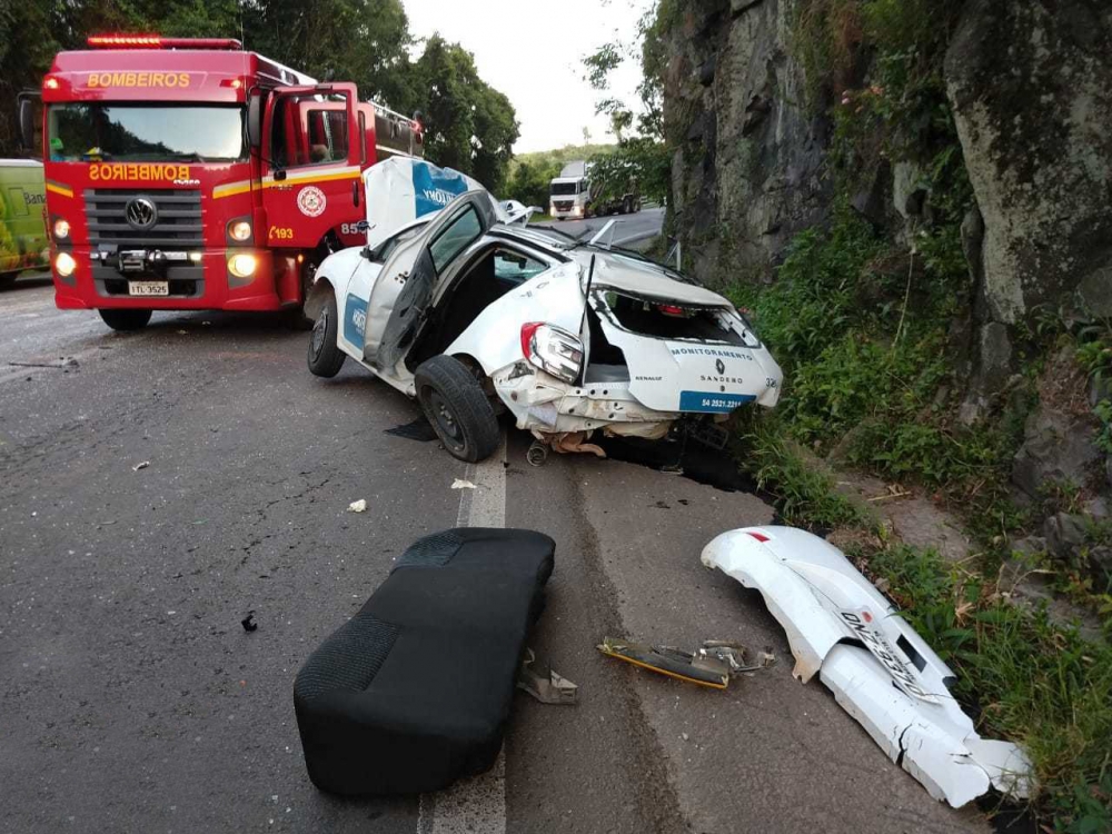 Acidente "nas curvas de Bento" deixa dois feridos e causa grande congestionamento