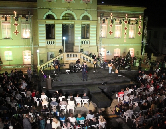 Abertura do Natal em Bento Gonçalves reúne mais de 3 mil pessoas