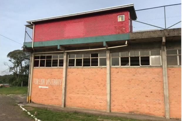 Vândalos causam prejuízo de R$ 8 mil no Estádio das Castanheiras em Farroupilha