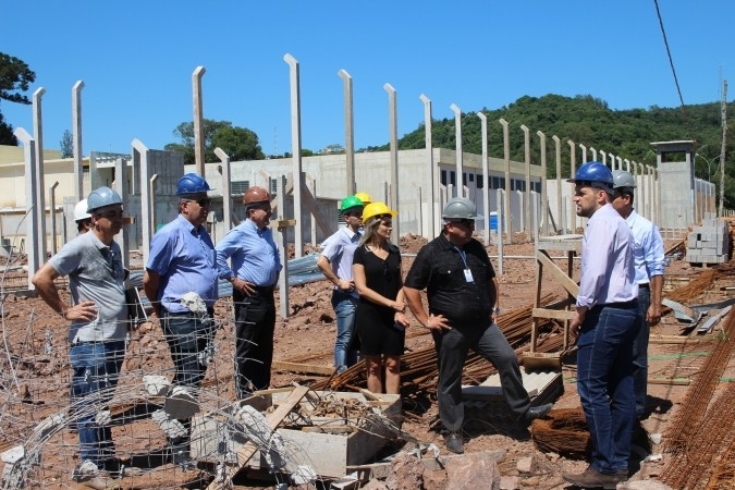 Secretários de Carlos Barbosa e Garibaldi visitam obras do novo presídio de Bento Gonçalves