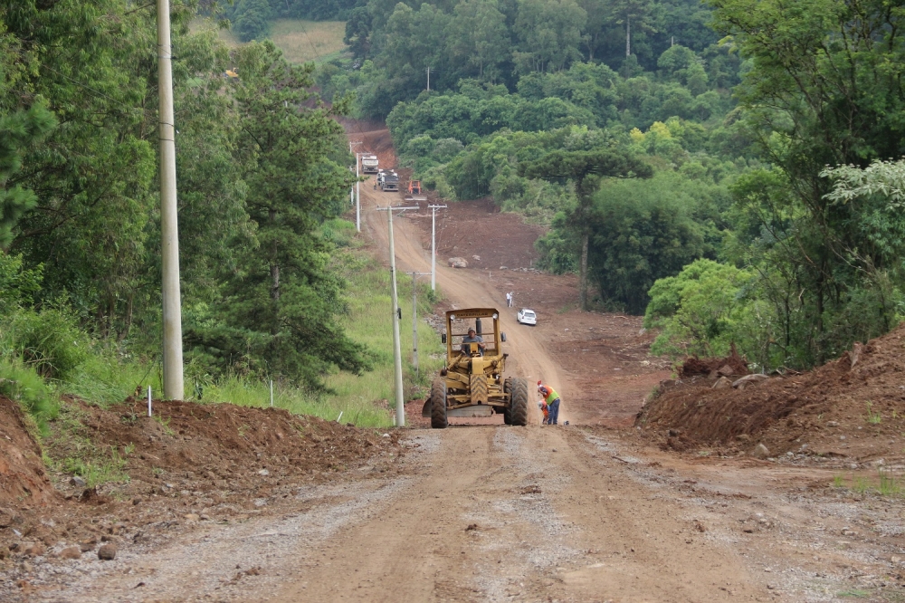 Perimetral Oeste de Garibaldi começa a ganhar forma