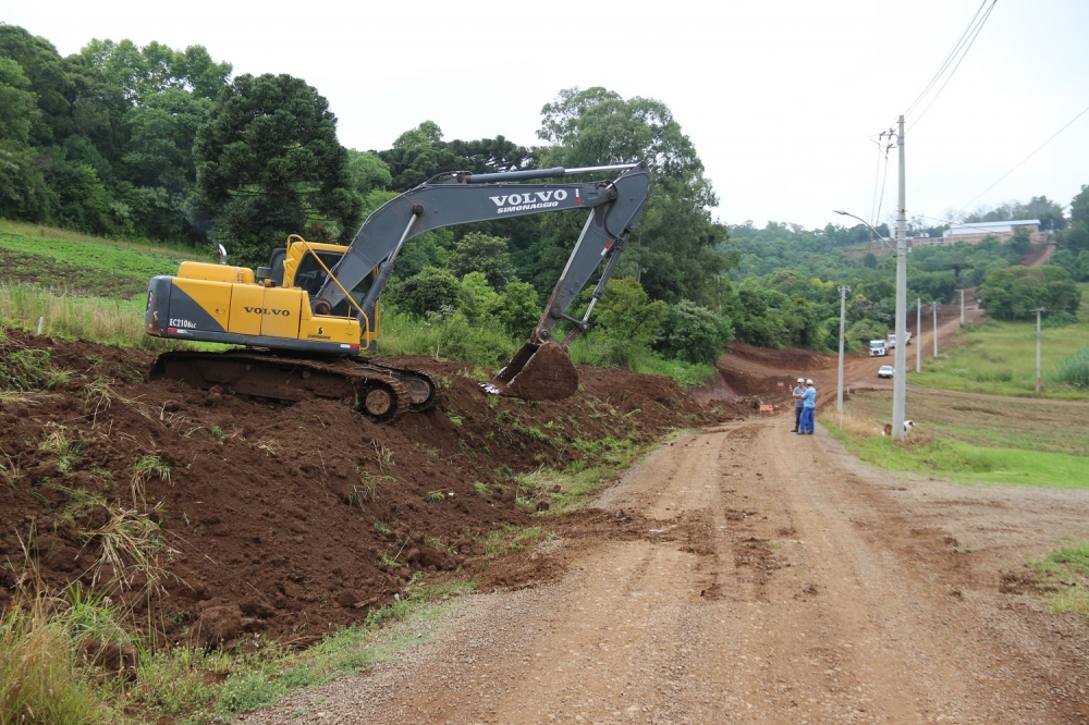 Perimetral Oeste de Garibaldi começa a ganhar forma