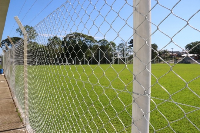 Campo de futebol do bairro São Francisco em Garibaldi tem novo cercamento