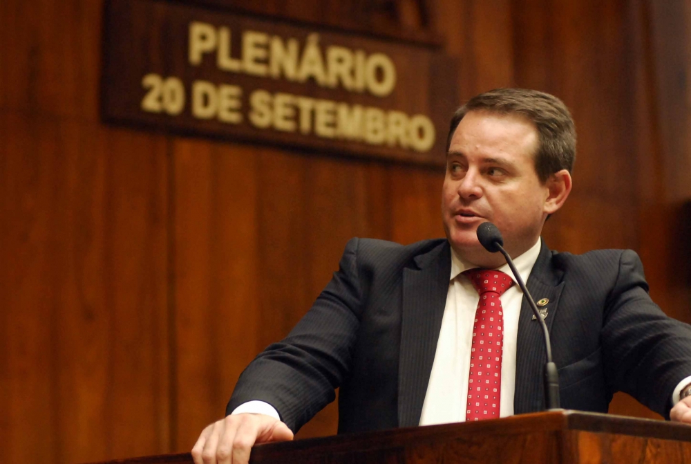 Deputado Santini assumirá vaga na Câmara Federal